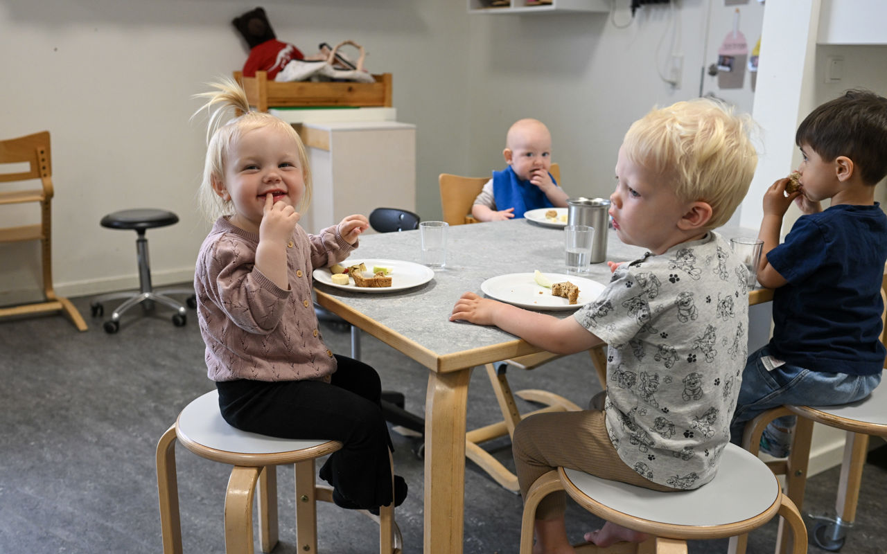 Vuggestuebørn spiser